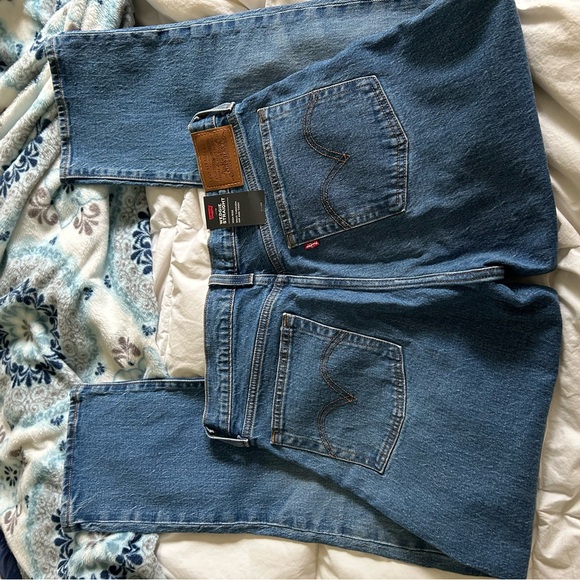 Levi’s Wedgie Jeans - Picture 3 of 5